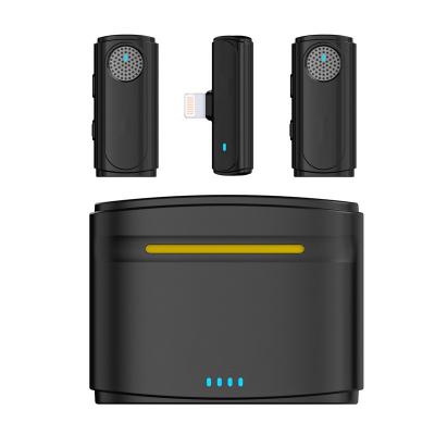 Microfono lavalier wireless J20 One-two con custodia di ricarica per Cancellazione del rumore con un tocco per la registrazione di Youtube Video Blog Streaming live di Facebook per l'interfaccia Lightning