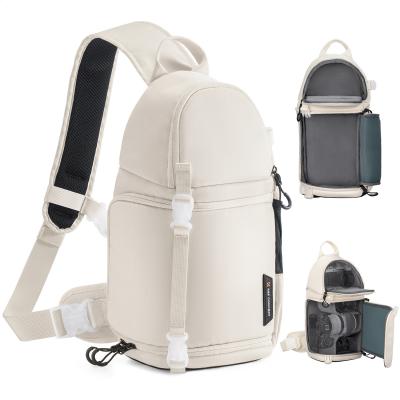 Sac bandoulière K&F Concept pour appareil photo reflex/sans miroir, accès rapide, avec séparateur en EVA et fermeture éclair antivol – Compact et léger pour la rue et les voyages – Sac bandoulière 10 L Urban Wander 02 (beige)