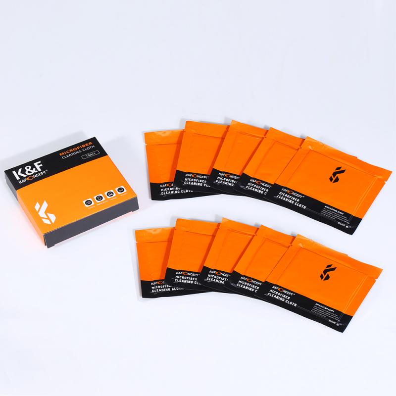 Titre: Installation d'une carte micro SD dans un scanner portable IrisScan Book